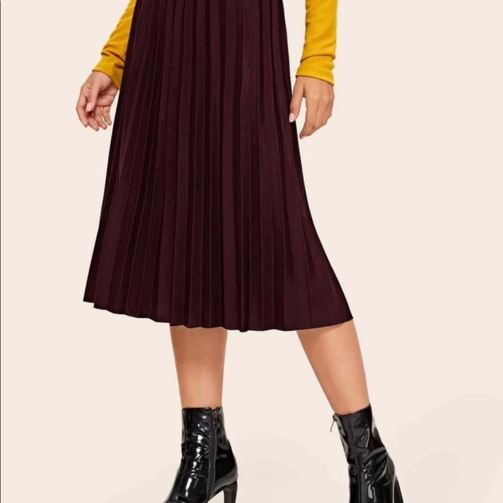 Burgundy Pleated skirt